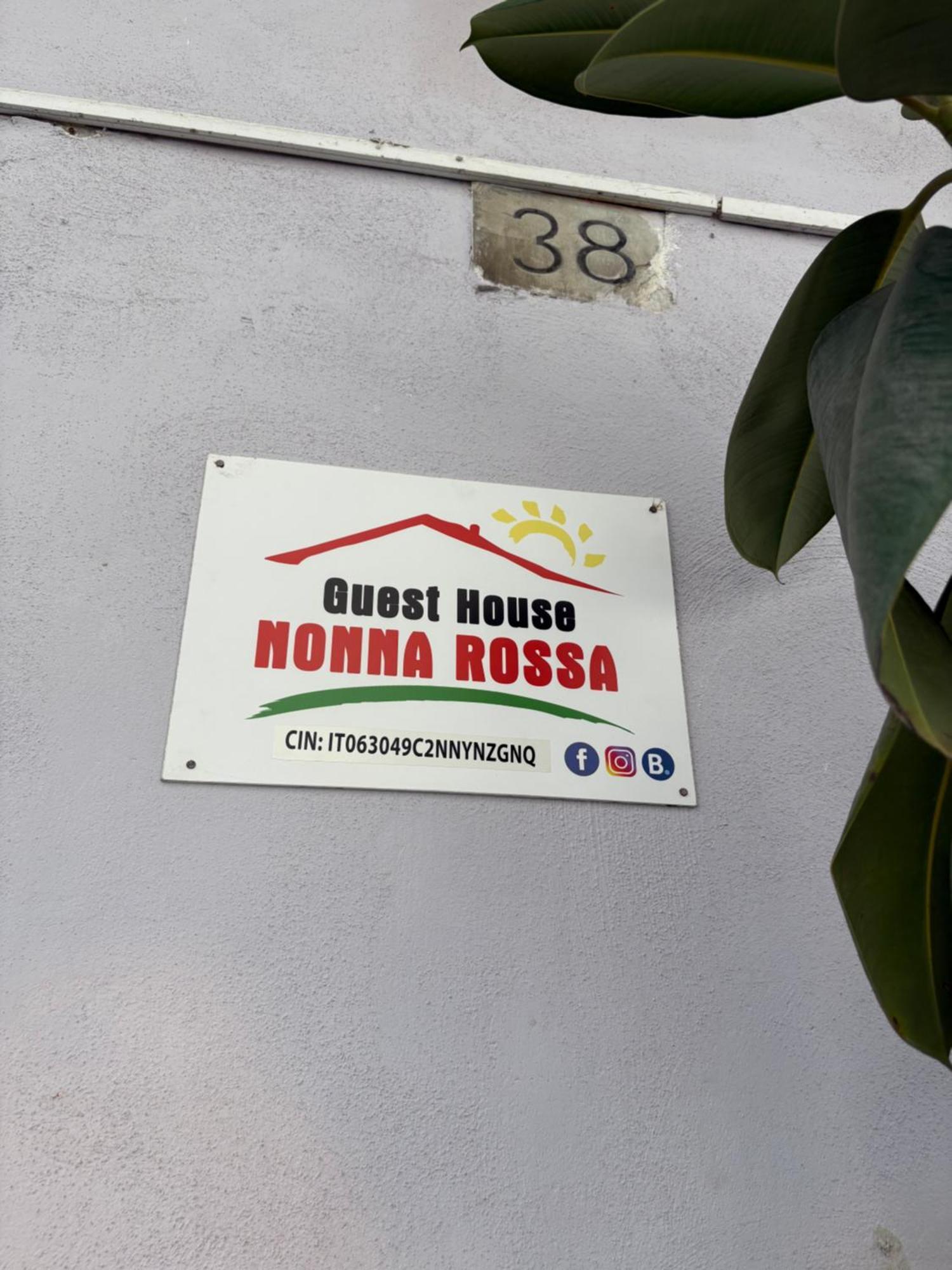 Guest House “Nonna Rossa” เนเปิลส์ ภายนอก รูปภาพ